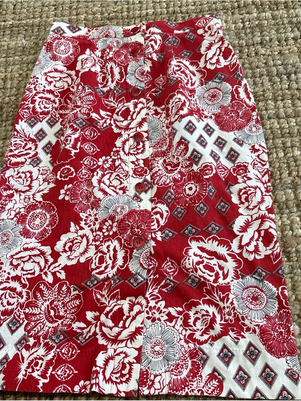 Ali Miles Red and White Floral A-Line Button Skirt